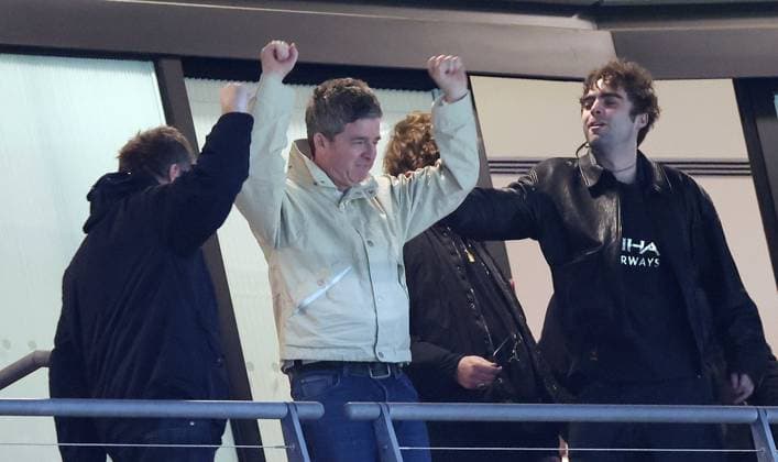 LONDON, ENGLAND, MARCH 22: Noel Gallagher & Liam Gallagher of Oasis celebrate Manchester City 2-0 victory against Arsenal with there families together after the match between Arsenal FC and Manchester City FC in the Carabao Cup Final at Wembley Stadium in London, England, on March 22. (Photo by Daniel Weir) Copyright: xDanielxWeir SportsxPressxPhotox Sportspressphoto_SPR117642