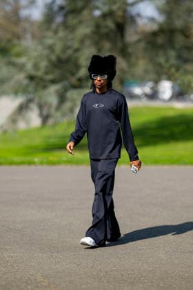 Michael Olise - Les joueurs de l équipe de France de football arrivent au Centre national de football de Clairefontaine-en-Yveline, France, le 23 mars 2026. Les vice-champions du monde se rendront cette semaine aux Etats-Unis, dans la banlieue de Boston, pour y disputer deux matchs amicaux en préparation de la Coupe du monde 2026. D’abord contre le Brésil jeudi (21h) puis la Colombie dimanche (21h). Pierre Perusseau Bestimage French soccer team during the Arrival of French team at INF Clairefontaine on March 23, 2026 in Clairefontaine, France. Clairefontaine-en-Yveline France  Copyright: xPierrexPerusseaux xBestimagexPierrexPerusseaux xBestimagex