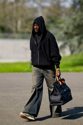 Ibrahima Konaté - Les joueurs de l équipe de France de football arrivent au Centre national de football de Clairefontaine-en-Yveline, France, le 23 mars 2026. Les vice-champions du monde se rendront cette semaine aux Etats-Unis, dans la banlieue de Boston, pour y disputer deux matchs amicaux en préparation de la Coupe du monde 2026. D’abord contre le Brésil jeudi (21h) puis la Colombie dimanche (21h). Pierre Perusseau Bestimage French soccer team during the Arrival of French team at INF Clairefontaine on March 23, 2026 in Clairefontaine, France. Clairefontaine-en-Yveline France  Copyright: xPierrexPerusseaux xBestimagexPierrexPerusseaux xBestimagex