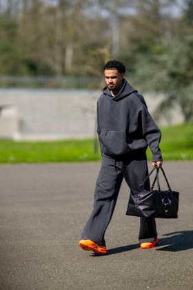Warren Zaïre-Emery - Les joueurs de l équipe de France de football arrivent au Centre national de football de Clairefontaine-en-Yveline, France, le 23 mars 2026. Les vice-champions du monde se rendront cette semaine aux Etats-Unis, dans la banlieue de Boston, pour y disputer deux matchs amicaux en préparation de la Coupe du monde 2026. D’abord contre le Brésil jeudi (21h) puis la Colombie dimanche (21h). Pierre Perusseau Bestimage French soccer team during the Arrival of French team at INF Clairefontaine on March 23, 2026 in Clairefontaine, France. Clairefontaine-en-Yveline France  Copyright: xPierrexPerusseaux xBestimagexPierrexPerusseaux xBestimagex