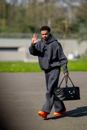 Warren Zaïre-Emery - Les joueurs de l équipe de France de football arrivent au Centre national de football de Clairefontaine-en-Yveline, France, le 23 mars 2026. Les vice-champions du monde se rendront cette semaine aux Etats-Unis, dans la banlieue de Boston, pour y disputer deux matchs amicaux en préparation de la Coupe du monde 2026. D’abord contre le Brésil jeudi (21h) puis la Colombie dimanche (21h). Pierre Perusseau Bestimage French soccer team during the Arrival of French team at INF Clairefontaine on March 23, 2026 in Clairefontaine, France. Clairefontaine-en-Yveline France  Copyright: xPierrexPerusseaux xBestimagexPierrexPerusseaux xBestimagex