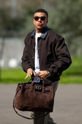 Kilyan Mbappé - Les joueurs de l équipe de France de football arrivent au Centre national de football de Clairefontaine-en-Yveline, France, le 23 mars 2026. Les vice-champions du monde se rendront cette semaine aux Etats-Unis, dans la banlieue de Boston, pour y disputer deux matchs amicaux en préparation de la Coupe du monde 2026. D’abord contre le Brésil jeudi (21h) puis la Colombie dimanche (21h). Pierre Perusseau Bestimage French soccer team during the Arrival of French team at INF Clairefontaine on March 23, 2026 in Clairefontaine, France. Clairefontaine-en-Yveline France  Copyright: xPierrexPerusseaux xBestimagexPierrexPerusseaux xBestimagex