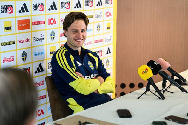 260323 Mattias Svanberg of the Swedish national football team in the mixed zone after a training session on March 23, 2026 in Valencia Photo Joel Marklund BILDBYRAN kod JM JM0804 bbeng fotboll football soccer fotball vm kval fifa world cup qualifier qualifier träning practice training sverige sweden sverige a  Copyright: JOELxMARKLUND BB260323JM080