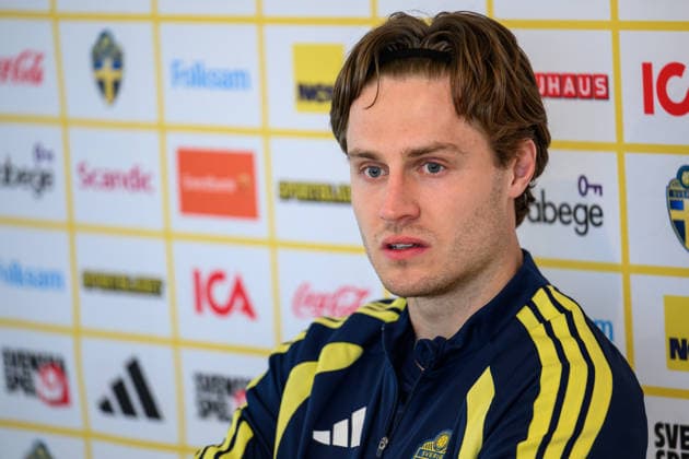 260323 Mattias Svanberg of the Swedish national football team in the mixed zone after a training session on March 23, 2026 in Valencia Photo Joel Marklund BILDBYRAN kod JM JM0804 bbeng fotboll football soccer fotball vm kval fifa world cup qualifier qualifier träning practice training sverige sweden sverige a  Copyright: JOELxMARKLUND BB260323JM081