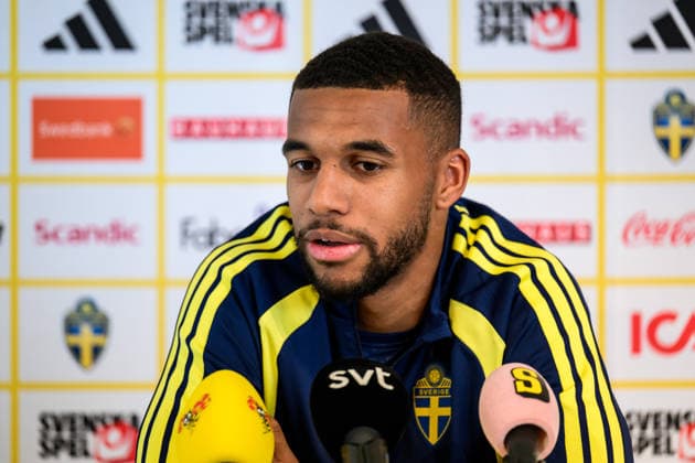 260323 Isak Hien of the Swedish national football team in the mixed zone after a training session on March 23, 2026 in Valencia Photo Joel Marklund BILDBYRAN kod JM JM0804 bbeng fotboll football soccer fotball vm kval fifa world cup qualifier qualifier träning practice training sverige sweden sverige a  Copyright: JOELxMARKLUND BB260323JM086