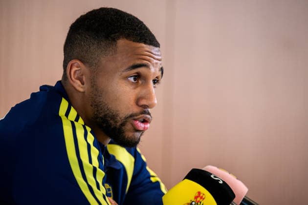 260323 Isak Hien of the Swedish national football team in the mixed zone after a training session on March 23, 2026 in Valencia Photo Joel Marklund BILDBYRAN kod JM JM0804 bbeng fotboll football soccer fotball vm kval fifa world cup qualifier qualifier träning practice training sverige sweden sverige a  Copyright: JOELxMARKLUND BB260323JM088