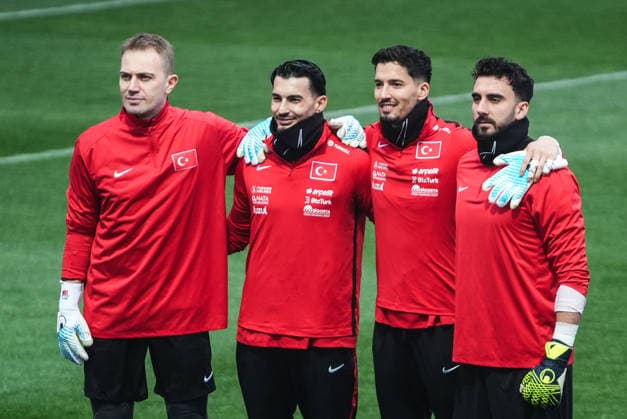 Turkish National Football Team training session ISTANBUL, TURKIYE - MARCH 23: Turkish National Football Team players Mert Gunok (L), Ugurcan CAkir (2nd L), Altay Bayindir (2nd R) and Muhammed Sengezer (R) attend the training session, under the lead of head coach Vincenzo Montella, ahead of the 2026 FIFA World Cup, WM, Weltmeisterschaft, Fussball European Qualifiers play-off semifinal match against Romania at Hasan Dogan National Teams Camp and Training Facilities in Istanbul, Turkiye on March 23, 2026. Hakan Akgun Anadolu Istanbul Turkey. Editorial use only. Please get in touch for any other usage. Copyright: x2026xAnadoluxHakanxAkgunx