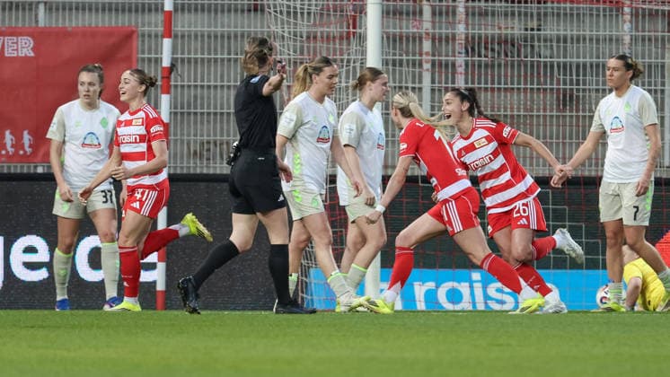 from left goal scorer Lia Kamber 1 FC Union Berlin, 41 , Judith Steinert 1 FC Union Berlin, 17 undu26 with goal celebration, jubilation, cheering, optimistic, game scene, highlight, joy about the goal to 1 0, THE DFB REGULATIONS PROHIBIT ANY USE OF PHOTOGRAPHS AS IMAGE SEQUENCES AND OR QUASI VIDEO , 23 03 2026, Berlin Germany , Football, Google Pixel Womens Bundesliga, 1 FC Union Berlin SV Werder Bremen xobx