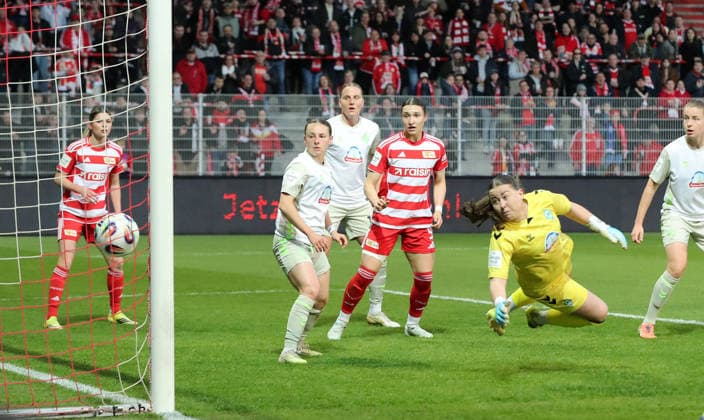 Goalkeeper Mariella El Sherif concedes the 1 0 by Lia Kamber not in picture duel Match scene Action Sport Soccer Football Women Womens Bundesliga 21 Matchday Season 2025 2026 23 03 2026 1 FC Union Berlin vs SV Werder Bremen DFL regulations prohibit any use of photographs as image sequences and or quasi video
