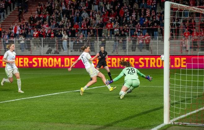 Soccer, Women, Season 2025 2026, Google Pixel Women Bundesliga 21 Matchday , 1 FC Union Berlin Werder Bremen, Larissa Mühlhaus Werder Bremen first failed to score from the penalty spot and then here in the follow-up shot against goalkeeper Nadine Böhi 1 Women 1 FC Union , 23 03 2026, Copyright: xMatthiasxKochx