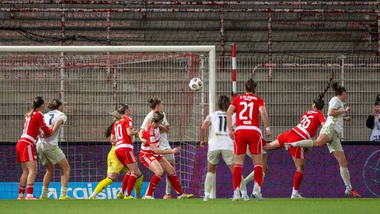 Soccer, Women, Season 2025 2026, Google Pixel Women Bundesliga 21 Matchday , 1 FC Union Berlin Werder Bremen, Amber Tysiak 2 v r , 1 Women 1 FC Union scores the goal for 2 0 against goalkeeper Mariella El Sherif Werder Bremen , 23 03 2026, Copyright: xMatthiasxKochx