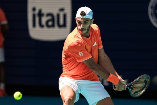 March 23, 2026, Miami Gardens, Florida, USA: Francisco Cerundolo (ARG) hits a backhand shot to Daniil Medvedev (not pictured) during the men s third round singles match at the 2026 Miami Open presented by Itau at Hard Rock Stadium. TENNIS 2026: Miami Open.  - ZUMAw109 20260323_fap_w109_001 Copyright: xDebbyxWongx