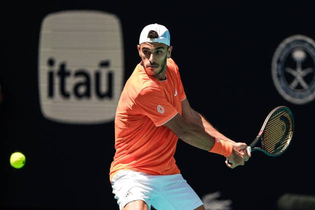 March 23, 2026, Miami Gardens, Florida, USA: Francisco Cerundolo (ARG) hits a backhand shot to Daniil Medvedev (not pictured) during the men s third round singles match at the 2026 Miami Open presented by Itau at Hard Rock Stadium. Miami Gardens USA - ZUMAw109 20260323_fap_w109_007 Copyright: xDebbyxWongx