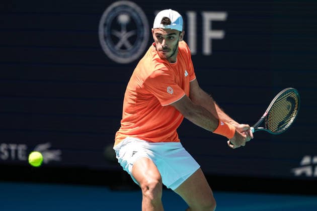 March 23, 2026, Miami Gardens, Florida, USA: Francisco Cerundolo (ARG) hits a backhand shot to Daniil Medvedev (not pictured) during the men s third round singles match at the 2026 Miami Open presented by Itau at Hard Rock Stadium. Miami Gardens USA - ZUMAw109 20260323_fap_w109_009 Copyright: xDebbyxWongx
