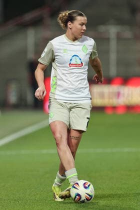 Larissa Mühlhaus SV Werder Bremen, 7 on the ball, cropped, single image, full body, action, action, game scene, THE DFB REGULATIONS PROHIBIT ANY USE OF PHOTOGRAPHS AS IMAGE SEQUENCES AND OR QUASI VIDEO , 23 03 2026, Berlin Germany , Football, Google Pixel Womens Bundesliga, 1 FC Union Berlin SV Werder Bremen xobx