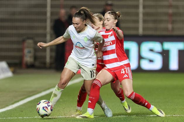 from left Maja Sternad SV Werder Bremen, 11 and Lia Kamber 1 FC Union Berlin, 41 in a duel, dynamic, action, action, game scene, THE DFB REGULATIONS PROHIBIT ANY USE OF PHOTOGRAPHS AS IMAGE SEQUENCES AND OR QUASI VIDEO , 23 03 2026, Berlin Germany , Football, Google Pixel Womens Bundesliga, 1 FC Union Berlin SV Werder Bremen xobx