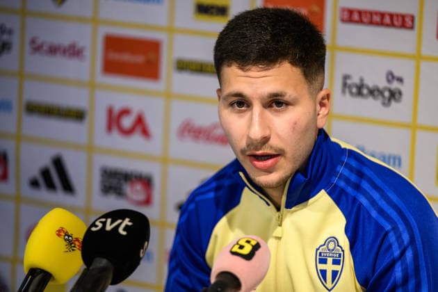 260323 Roony Bardghji of the Swedish national football team in the mixed zone after a training session on March 23, 2026 in Valencia Photo Joel Marklund BILDBYRAN kod JM JM0804 bbeng fotboll football soccer fotball vm kval fifa world cup qualifier qualifier träning practice training sverige sweden sverige a  Copyright: JOELxMARKLUND BB260323JM116
