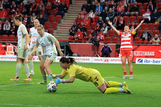 DEU, 2 BL, Frauen, 1 FC Union vs Werder Bremen, 23 03 2026, Stadion Alte Foersterei, Berlin, DEU, 2 BL, Frauen, 1 FC Union vs Werder Bremen, im Bild Lisa Heiseler 1 FC Union Berlin 7 , Mariella El Sherif Werder Bremen 39 , Sarah Gutmann Werder Bremen 32 DFL regulations prohibit any use of Photographs as image sequences and or quasi video nordphotoxGmbHx xEngler nph00076