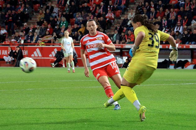 DEU, 2 BL, Frauen, 1 FC Union vs Werder Bremen, 23 03 2026, Stadion Alte Foersterei, Berlin, DEU, 2 BL, Frauen, 1 FC Union vs Werder Bremen, im Bild Hannah Euerlings 1 FC Union Berlin 14 , Mariella El Sherif Werder Bremen 39 DFL regulations prohibit any use of Photographs as image sequences and or quasi video nordphotoxGmbHx xEngler nph00076
