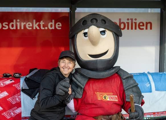 Soccer, Women, Season 2025 2026, Google Pixel Women Bundesliga 21 Matchday , 1 FC Union Berlin Werder Bremen, f l Coach Ailien Poese 1 Women 1 FC Union , Mascot Ritter Keule 1 FC Union , 23 03 2026, Copyright: xMatthiasxKochx