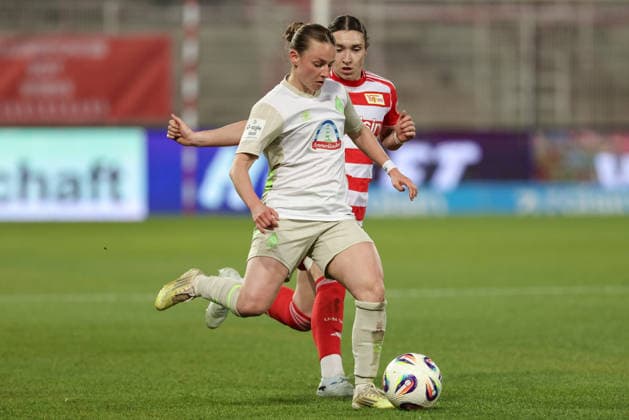 from left Chiara D Angelo SV Werder Bremen, 2 and Sophie Weidauer 1 FC Union Berlin, 9 in duel, duel, dynamics, action, action, game scene, THE DFB REGULATIONS PROHIBIT ANY USE OF PHOTOGRAPHS AS IMAGE SEQUENCES AND OR QUASI VIDEO , 23 03 2026, Berlin Germany , Football, Google Pixel Womens Bundesliga, 1 FC Union Berlin SV Werder Bremen xobx