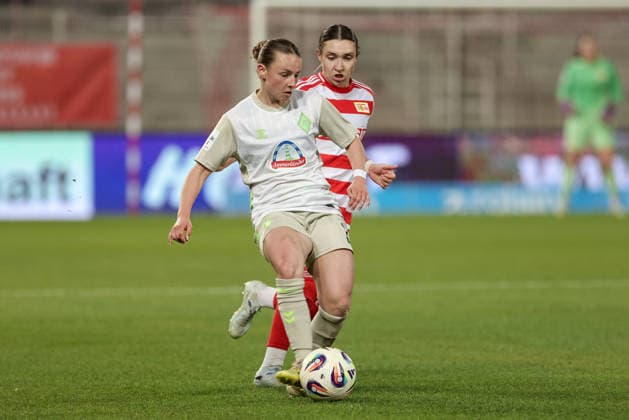 from left Chiara D Angelo SV Werder Bremen, 2 and Sophie Weidauer 1 FC Union Berlin, 9 in duel, duel, dynamics, action, action, game scene, THE DFB REGULATIONS PROHIBIT ANY USE OF PHOTOGRAPHS AS IMAGE SEQUENCES AND OR QUASI VIDEO , 23 03 2026, Berlin Germany , Football, Google Pixel Womens Bundesliga, 1 FC Union Berlin SV Werder Bremen xobx