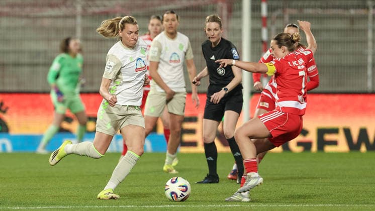 from left Medina Desic SV Werder Bremen, 9 and Lisa Heiseler 1 FC Union Berlin, 7 in a duel, dynamic, action, action, game scene, THE DFB REGULATIONS PROHIBIT ANY USE OF PHOTOGRAPHS AS IMAGE SEQUENCES AND OR QUASI VIDEO , 23 03 2026, Berlin Germany , Football, Google Pixel Womens Bundesliga, 1 FC Union Berlin SV Werder Bremen xobx
