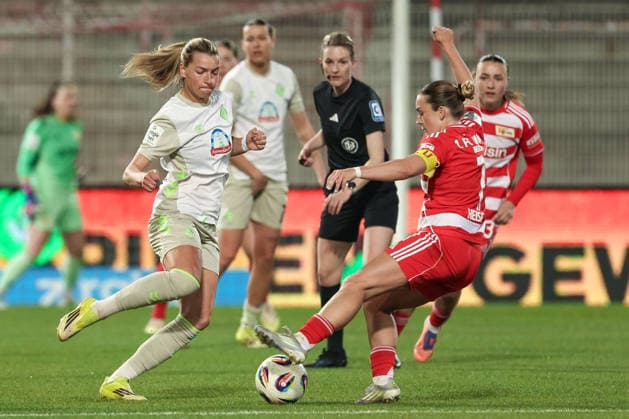 from left Medina Desic SV Werder Bremen, 9 and Lisa Heiseler 1 FC Union Berlin, 7 in a duel, dynamic, action, action, game scene, THE DFB REGULATIONS PROHIBIT ANY USE OF PHOTOGRAPHS AS IMAGE SEQUENCES AND OR QUASI VIDEO , 23 03 2026, Berlin Germany , Football, Google Pixel Womens Bundesliga, 1 FC Union Berlin SV Werder Bremen xobx