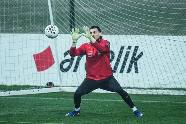 Turkish National Football Team training session ISTANBUL, TURKIYE - MARCH 23: Turkish National Football Team player Ugurcan Cakir attends the training session, under the lead of head coach Vincenzo Montella, ahead of the 2026 FIFA World Cup, WM, Weltmeisterschaft, Fussball European Qualifiers play-off semifinal match against Romania at Hasan Dogan National Teams Camp and Training Facilities in Istanbul, Turkiye on March 23, 2026. Hakan Akgun Anadolu Istanbul Turkey. Editorial use only. Please get in touch for any other usage.  Copyright: x2026xAnadoluxHakanxAkgunx