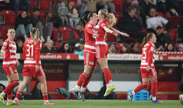 Sport Bilder des Tages Hannah Eurlings (14) jubelt nach Tor zum 4:0 mit Judith Steinert Fußball Fussball Frauen Damen Bundesliga 21. Spieltag Saison 2025 2026 23.03.2026 1.FC Union Berlin vs. SV Werder Bremen DFL regulations prohibit any use of photographs as image sequences and or quasi-video *** Hannah Eurlings 14 celebrates after scoring 4 0 with Judith Steinert Sport Football Soccer Women Womens Bundesliga 21 Matchday Season 2025 2026 23 03 2026 1 FC Union Berlin vs SV Werder Bremen DFL regulations prohibit any use of photographs as image sequences and or quasi video