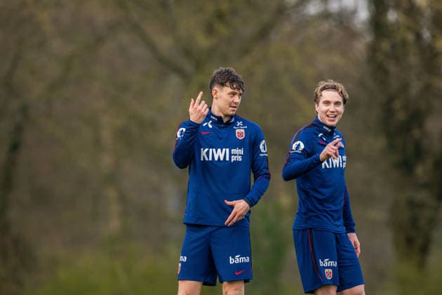 260323 Jorgen Strand Larsen and Kristian Thorstvedt of the Norwegian national football team during a training session on March 23, 2026 in Wijdewormer Photo Vegard Grott BILDBYRAN kod VG VG0897 bbeng fotball football soccer fotboll norge norway trening träning training practice amsterdam  Copyright: VEGARDxGRoTT BB260323VG014