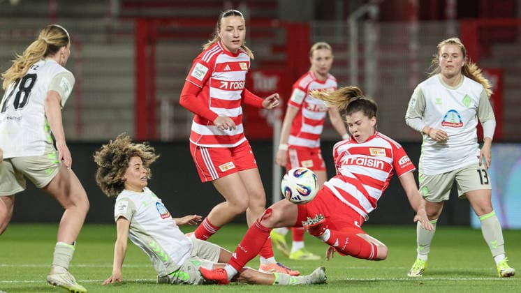 from left Amira Arfaoui SV Werder Bremen, 8 and Nele Bauereisen 1 FC Union Berlin, 23 in the duel that led to the red card, duel, dynamics, action, action, match scene, THE DFB REGULATIONS PROHIBIT ANY USE OF PHOTOGRAPHS AS IMAGE SEQUENCES AND OR QUASI VIDEO , 23 03 2026, Berlin Germany , Football, Google Pixel Womens Bundesliga, 1 FC Union Berlin SV Werder Bremen xobx