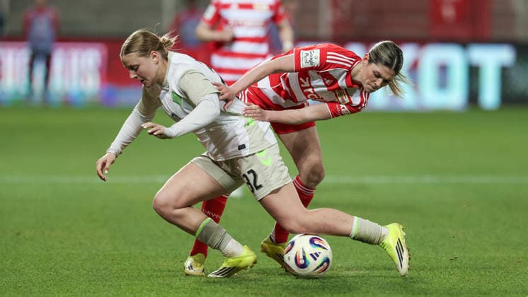 from left Sarah Gutmann SV Werder Bremen, 32 and Eileen Campbell 1 FC Union Berlin, 10 in a duel, dynamic, action, action, game scene, THE DFB REGULATIONS PROHIBIT ANY USE OF PHOTOGRAPHS AS IMAGE SEQUENCES AND OR QUASI VIDEO , 23 03 2026, Berlin Germany , Football, Google Pixel Womens Bundesliga, 1 FC Union Berlin SV Werder Bremen xobx