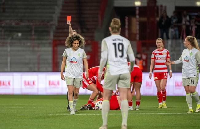 Soccer, Women, Season 2025 2026, Google Pixel Women Bundesliga 21 Matchday , 1 FC Union Berlin Werder Bremen, Amira Arfaoui l , Werder Bremen saw the red card, 23 03 2026, Copyright: xMatthiasxKochx