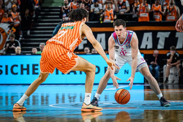 Neu Ulm, Germany, 23 03 26 Alec Anigbata ratiopharm ulm and Grayson Murphy Telekom Baskets Bonn battle for the ball during the Basketball Bundesliga match between ratiopharm ulm vs Telekom Baskets Bonn at ratiopharm Arena on March 23, 2026 in Neu Ulm, Germany Photo by Harry Langer DeFodi Images ratiopharm Arena, Germany, 23 03 26 Alec Anigbata ratiopharm ulm and Grayson Murphy Telekom Baskets Bonn battle for the ball during the Basketball Bundesliga match between ratiopharm ulm vs Telekom Baskets Bonn at Neu Ulm on March 23, 2026 in ratiopharm Arena, Germany Photo by Harry Langer DeFodi Images Photo by Harry Langer DeFodi Images