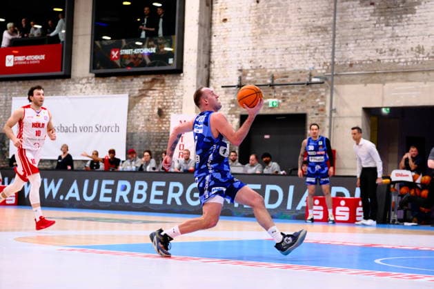 ProA RheinStars Cologne vs Phoenix Hagen, Cologne, 23 03 2026, Motorworld Cologne Devin Lawrence Schmidt 8, Phoenix Hagen, SG on the fastbreak and shortly before the jump for the lay-up ProA RheinStars Cologne vs Phoenix Hagen, Cologne, 23 03 2026, Motorworld Cologne Copyright: xBEAUTIFULxSPORTS Piepenstockx