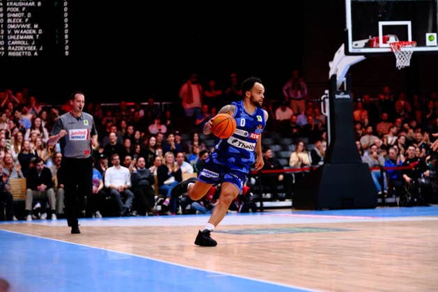 ProA RheinStars Cologne vs Phoenix Hagen, Cologne, 23 03 2026, Motorworld Cologne Marcus Henri Graves 0, Phoenix Hagen, PG setting up play ProA RheinStars Cologne vs Phoenix Hagen, Cologne, 23 03 2026, Motorworld Cologne Copyright: xBEAUTIFULxSPORTS Piepenstockx