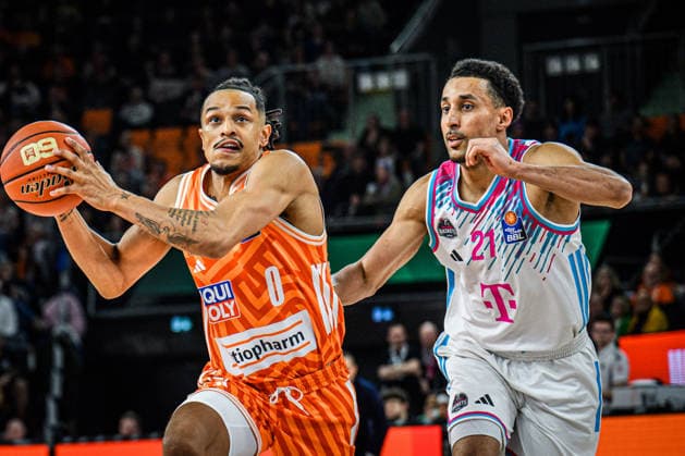 Neu Ulm, Germany, 23 03 26 Nelson Weidemann ratiopharm ulm and Joel Aminu Telekom Baskets Bonn battle for the ball during the Basketball Bundesliga match between ratiopharm ulm vs Telekom Baskets Bonn at the ratiopharm Arena on March 23, 2026 in Neu Ulm, Germany Photo by Harry Langer DeFodi Images ratiopharm Arena, Germany, 23 03 26 Nelson Weidemann ratiopharm ulm and Joel Aminu Telekom Baskets Bonn battle for the ball during the Basketball Bundesliga match between ratiopharm ulm vs Telekom Baskets Bonn at Neu Ulm on March 23, 2026 in ratiopharm Arena, Germany Photo by Harry Langer DeFodi Images Photo by Harry Langer DeFodi Images
