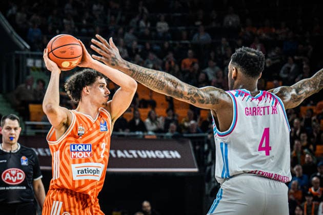Neu Ulm, Germany, 23 03 26 Alec Anigbata ratiopharm ulm and Jeff Garrett Jr Telekom Baskets Bonn battle for the ball during the Basketball Bundesliga match between ratiopharm ulm vs Telekom Baskets Bonn at ratiopharm Arena on March 23, 2026 in Neu Ulm, Germany Photo by Harry Langer DeFodi Images ratiopharm Arena, Germany, 23 03 26 Alec Anigbata ratiopharm ulm and Jeff Garrett Jr Telekom Baskets Bonn battle for the ball during the Basketball Bundesliga match between ratiopharm ulm vs Telekom Baskets Bonn at Neu Ulm on March 23, 2026 in ratiopharm Arena, Germany Photo by Harry Langer DeFodi Images Photo by Harry Langer DeFodi Images