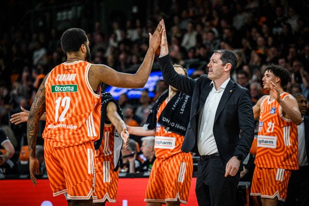 Neu Ulm, Germany, 23 03 26 Joel Soriano ratiopharm ulm and Head Coach Ty Harrelson ratiopharm ulm gestures during the Basketball Bundesliga match between ratiopharm ulm vs Telekom Baskets Bonn at the ratiopharm Arena on March 23, 2026 in Neu Ulm, Germany Photo by Harry Langer DeFodi Images ratiopharm Arena, Germany, 23 03 26 Joel Soriano ratiopharm ulm and Head Coach Ty Harrelson ratiopharm ulm gestures during the Basketball Bundesliga match between ratiopharm ulm vs Telekom Baskets Bonn at Neu Ulm on March 23, 2026 in ratiopharm Arena, Germany Photo by Harry Langer DeFodi Images Photo by Harry Langer DeFodi Images