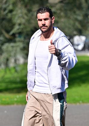 Théo Hernandez - Les joueurs de l équipe de France de football arrivent au Centre national de football de Clairefontaine-en-Yveline, France, le 23 mars 2026. Les vice-champions du monde se rendront cette semaine aux Etats-Unis, dans la banlieue de Boston, pour y disputer deux matchs amicaux en préparation de la Coupe du monde 2026. D’abord contre le Brésil jeudi (21h) puis la Colombie dimanche (21h). Christian Liewig Bestimage French soccer team during the Arrival of French team at INF Clairefontaine on March 23, 2026 in Clairefontaine, France. Clairefontaine-en-Yveline France  Copyright: xChristianxLiewigx xBestimagexChristianxLiewigx xBestimagex