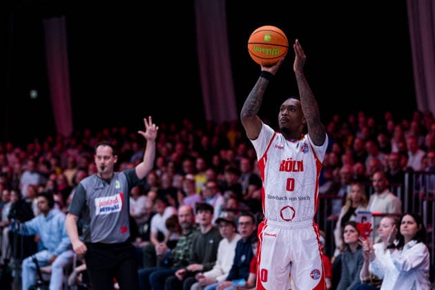 Cedric Cezell (RheinStars Köln, 0) im Wurf Barmer 2. Basketball Bundesliga ProA: RheinStars Köln vs Phoenix Hagen, Köln, Motorworld am 23.03.2026 Nordrheinwestfalen Deutschland Copyright: xSteffiexWunderlx