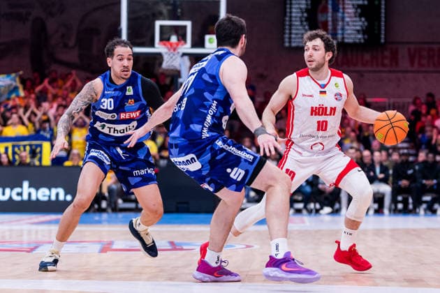 Barmer 2 Basketball Bundesliga ProA RheinStars Cologne vs Phoenix Hagen, 23 03 2026 Tim Uhlemann Phoenix Hagen, 21 , Haris Hujic RheinStars Cologne, 10 on the ball Barmer 2 Basketball Bundesliga ProA RheinStars Cologne vs Phoenix Hagen, Cologne, Motorworld on 23 03 2026 Copyright: xBEAUTIFULxSPORTS Wunderlx