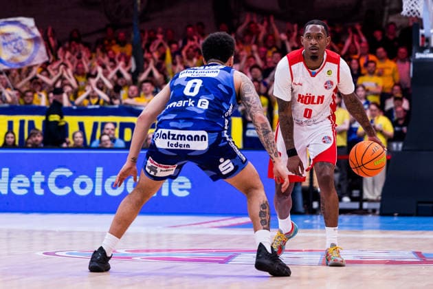 Marcus Henri Graves (Phoenix Hagen, 0), Cedric Cezell (RheinStars Köln, 0) am Ball Barmer 2. Basketball Bundesliga ProA: RheinStars Köln vs Phoenix Hagen, Köln, Motorworld am 23.03.2026 Nordrheinwestfalen Deutschland Copyright: xSteffiexWunderlx