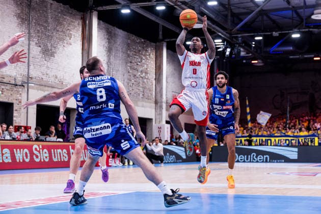 Barmer 2 Basketball Bundesliga ProA RheinStars Cologne vs Phoenix Hagen, 23 03 2026 Devin Lawrence Schmidt Phoenix Hagen, 8 , Cedric Cezell RheinStars Cologne, 0 in the throw Barmer 2 Basketball Bundesliga ProA RheinStars Cologne vs Phoenix Hagen, Cologne, Motorworld on 23 03 2026 Copyright: xBEAUTIFULxSPORTS Wunderlx
