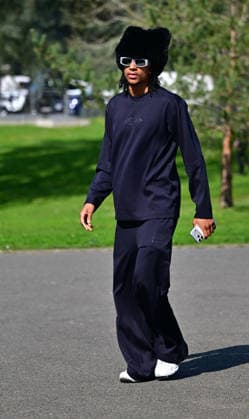 Michael Olise - Les joueurs de l équipe de France de football arrivent au Centre national de football de Clairefontaine-en-Yveline, France, le 23 mars 2026. Les vice-champions du monde se rendront cette semaine aux Etats-Unis, dans la banlieue de Boston, pour y disputer deux matchs amicaux en préparation de la Coupe du monde 2026. D’abord contre le Brésil jeudi (21h) puis la Colombie dimanche (21h). Christian Liewig Bestimage French soccer team during the Arrival of French team at INF Clairefontaine on March 23, 2026 in Clairefontaine, France. Clairefontaine-en-Yveline France  Copyright: xChristianxLiewigx xBestimagexChristianxLiewigx xBestimagex