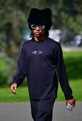 Michael Olise - Les joueurs de l équipe de France de football arrivent au Centre national de football de Clairefontaine-en-Yveline, France, le 23 mars 2026. Les vice-champions du monde se rendront cette semaine aux Etats-Unis, dans la banlieue de Boston, pour y disputer deux matchs amicaux en préparation de la Coupe du monde 2026. D’abord contre le Brésil jeudi (21h) puis la Colombie dimanche (21h). Christian Liewig Bestimage French soccer team during the Arrival of French team at INF Clairefontaine on March 23, 2026 in Clairefontaine, France. Clairefontaine-en-Yveline France  Copyright: xChristianxLiewigx xBestimagexChristianxLiewigx xBestimagex