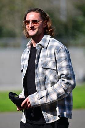 Adrien Rabiot - Les joueurs de l équipe de France de football arrivent au Centre national de football de Clairefontaine-en-Yveline, France, le 23 mars 2026. Les vice-champions du monde se rendront cette semaine aux Etats-Unis, dans la banlieue de Boston, pour y disputer deux matchs amicaux en préparation de la Coupe du monde 2026. D’abord contre le Brésil jeudi (21h) puis la Colombie dimanche (21h). Christian Liewig Bestimage French soccer team during the Arrival of French team at INF Clairefontaine on March 23, 2026 in Clairefontaine, France. Clairefontaine-en-Yveline France  Copyright: xChristianxLiewigx xBestimagexChristianxLiewigx xBestimagex
