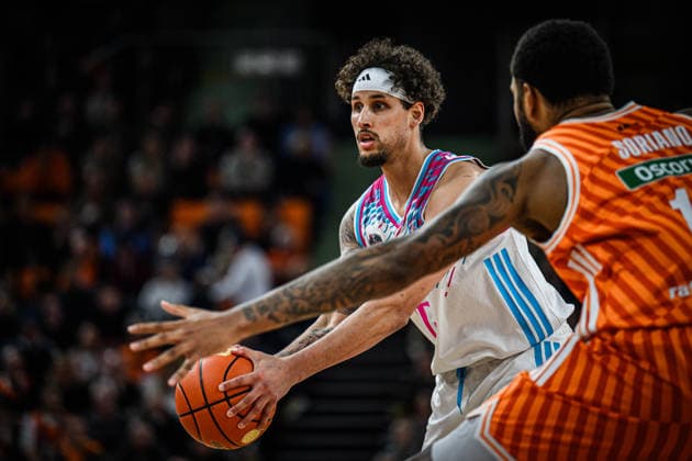 Neu Ulm, Germany, 23 03 26 Michael Kessens Telekom Baskets Bonn and Joel Soriano ratiopharm ulm battle for the ball during the Basketball Bundesliga match between ratiopharm ulm vs Telekom Baskets Bonn at the ratiopharm Arena on March 23, 2026 in Neu Ulm, Germany Photo by Harry Langer DeFodi Images ratiopharm Arena, Germany, 23 03 26 Michael Kessens Telekom Baskets Bonn and Joel Soriano ratiopharm ulm battle for the ball during the Basketball Bundesliga match between ratiopharm ulm vs Telekom Baskets Bonn at Neu Ulm on March 23, 2026 in ratiopharm Arena, Germany Photo by Harry Langer DeFodi Images Photo by Harry Langer DeFodi Images