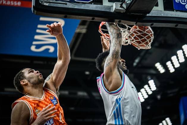 Neu Ulm, Germany, 23 03 26 Christopher Ledlum ratiopharm ulm unf Jeff Garrett Jr Telekom Baskets Bonn in a duel during the Basketball Bundesliga match between ratiopharm ulm vs Telekom Baskets Bonn at ratiopharm Arena on March 23, 2026 in Neu Ulm, Germany Photo by Harry Langer DeFodi Images ratiopharm Arena, Germany, 23 03 26 Christopher Ledlum ratiopharm ulm unf Jeff Garrett Jr Telekom Baskets Bonn battle for the ball during the Basketball Bundesliga match between ratiopharm ulm vs Telekom Baskets Bonn at Neu Ulm on March 23, 2026 in ratiopharm Arena, Germany Photo by Harry Langer DeFodi Images Photo by Harry Langer DeFodi Images